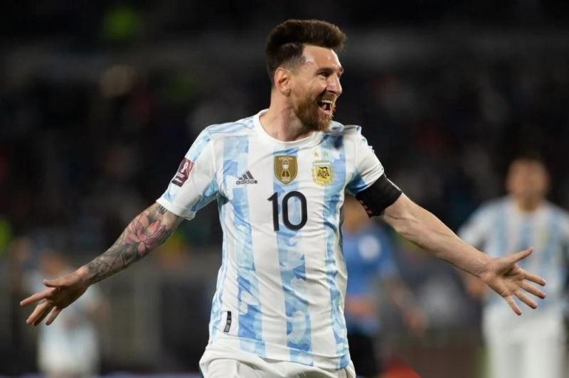 开云APP-阿根廷球王梅西入选国家队再立奇功，领队晋级(阿根廷球王梅西入选国家队再立奇功,领队晋级了吗)